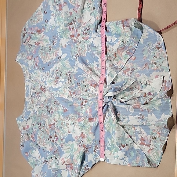 Rose + Olive Size M Muted Blue, Pink, Burgundy & White Floral Tie Front Blouse - Picture 8 of 11